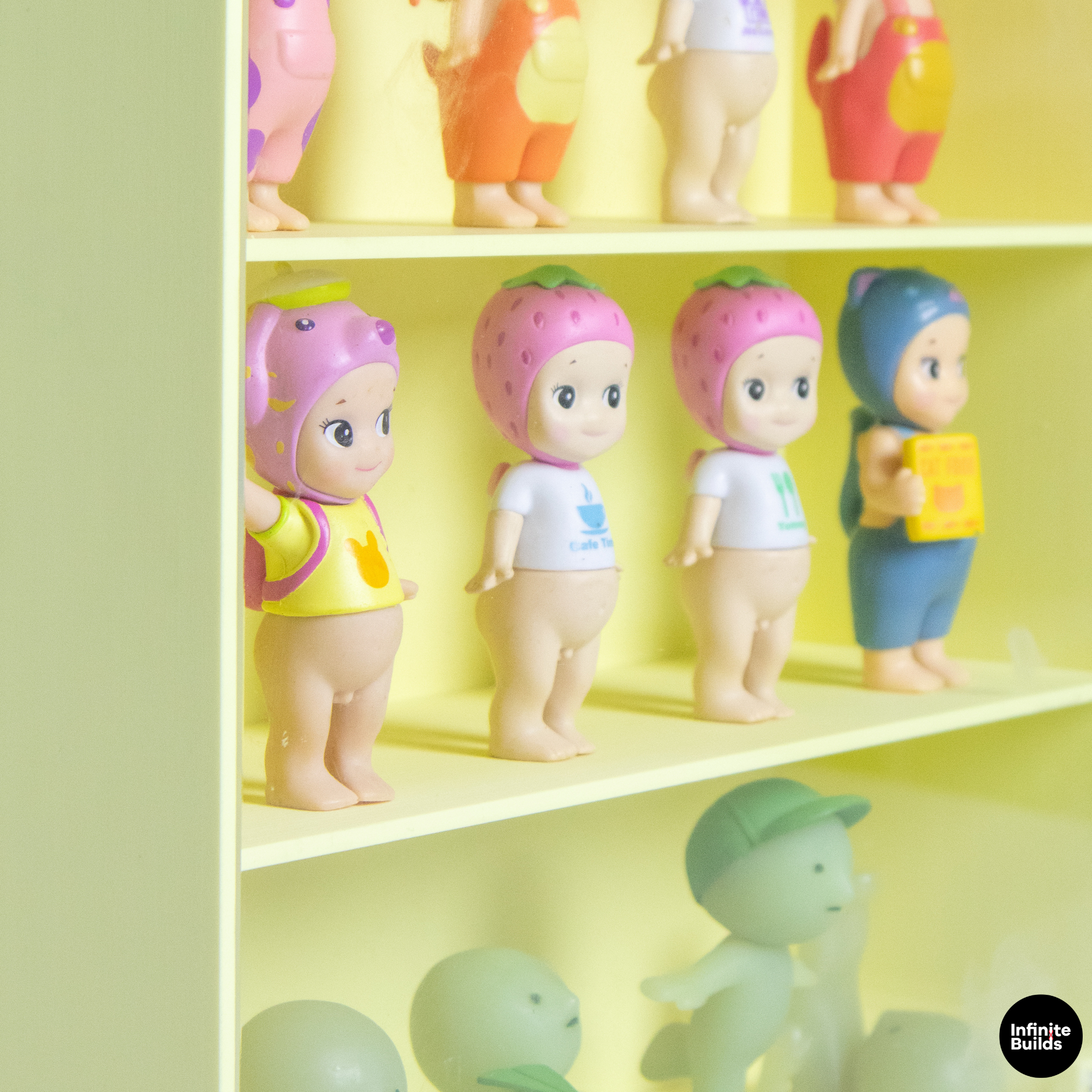 SMISKI & Sonny Angel Display Shelf Art Toy