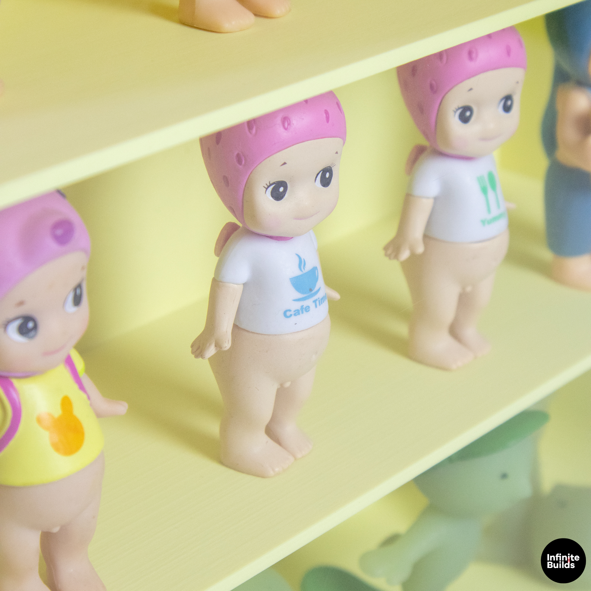 SMISKI & Sonny Angel Display Shelf Art Toy