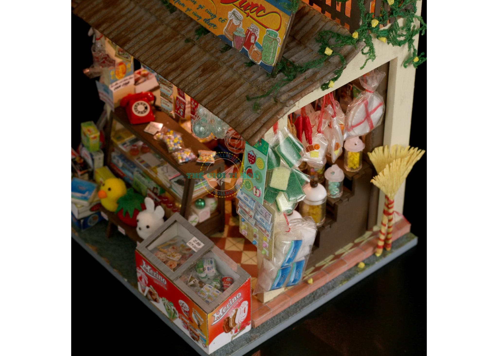 Miniature Vietnamese Convenience Store DIY Kit: Tiệm Sạp Khô Dollhouse Diorama