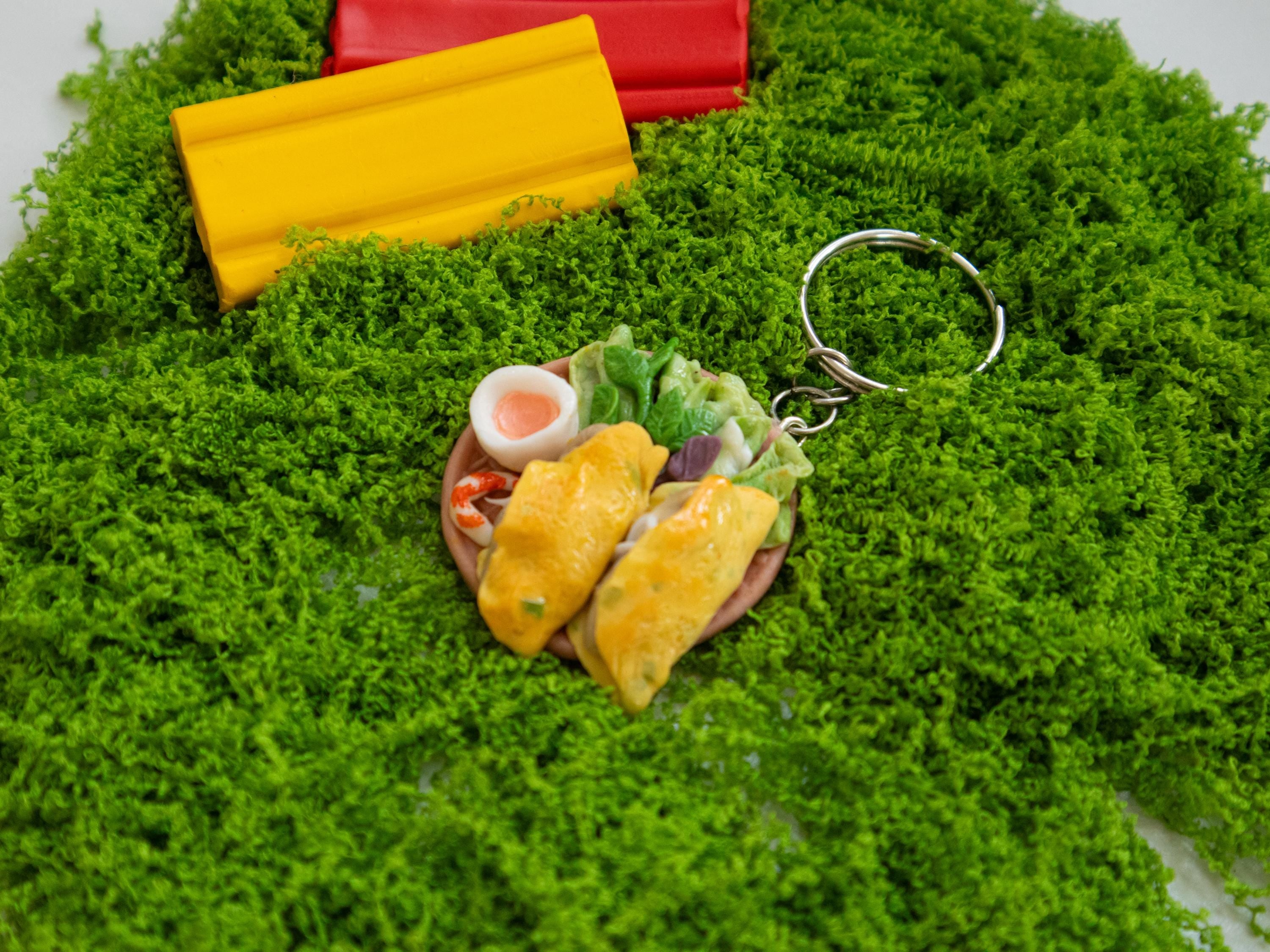 Handmade Bánh Xèo Keychain: Miniature Vietnamese Pancake Charm