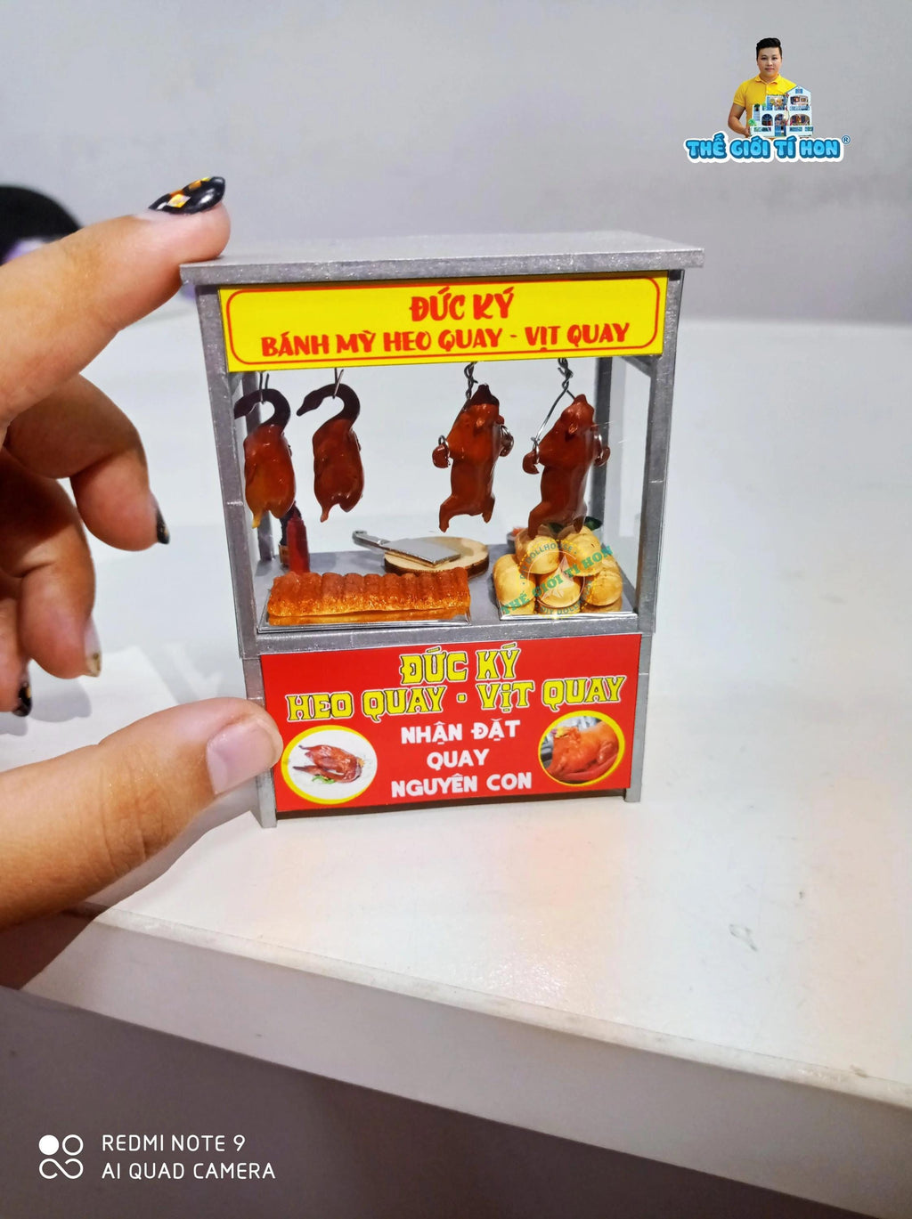 Miniature Roasted Pig DIY Kit: Vietnamese Street Food Stall Collectible