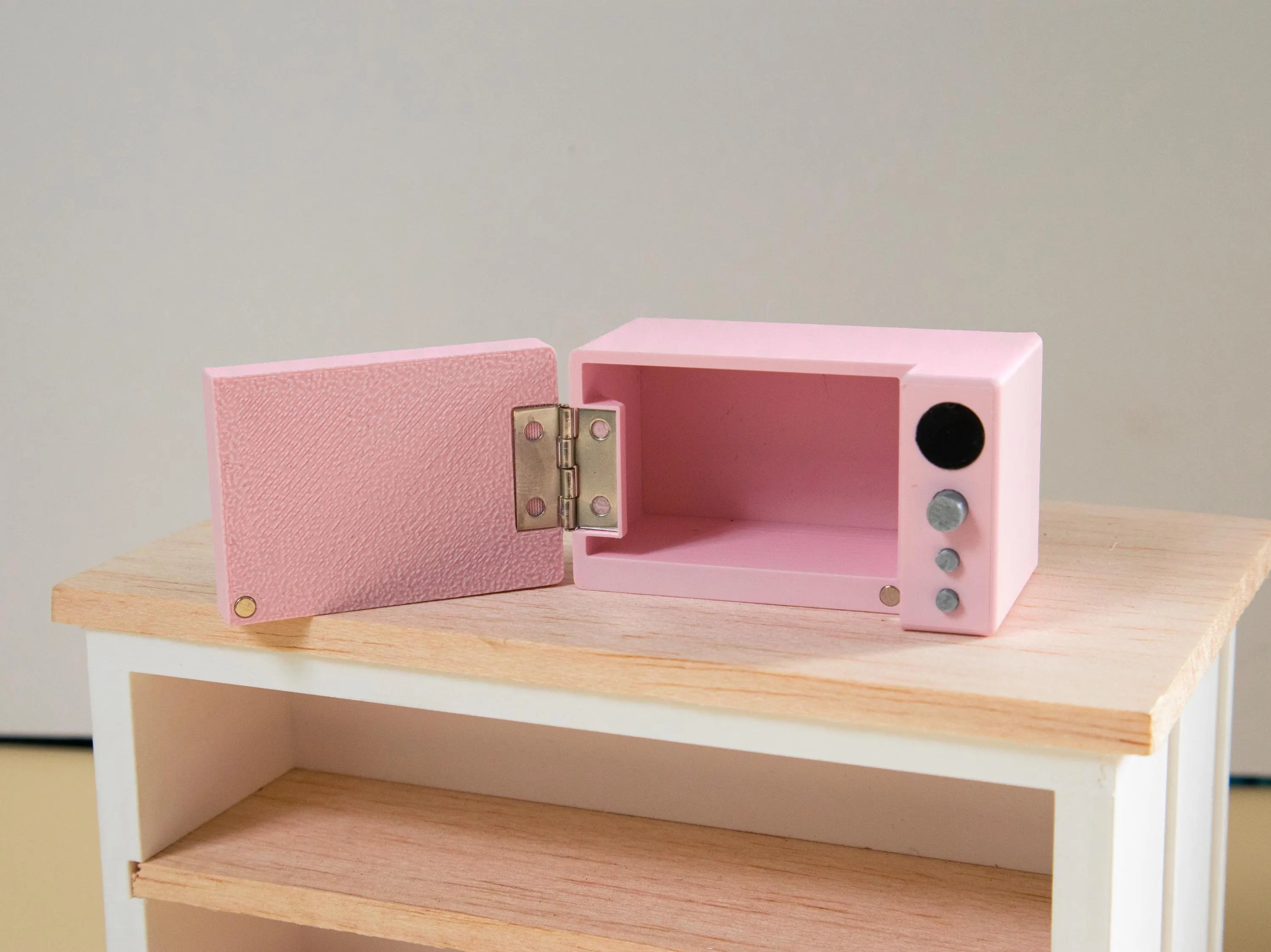 Miniature Retro Microwave | 1:12 Scale | Kitchen Appliance | Miniature Oven | Cute Kawaii Miniature | Roombox | Dollhouse Kitchen Accessory