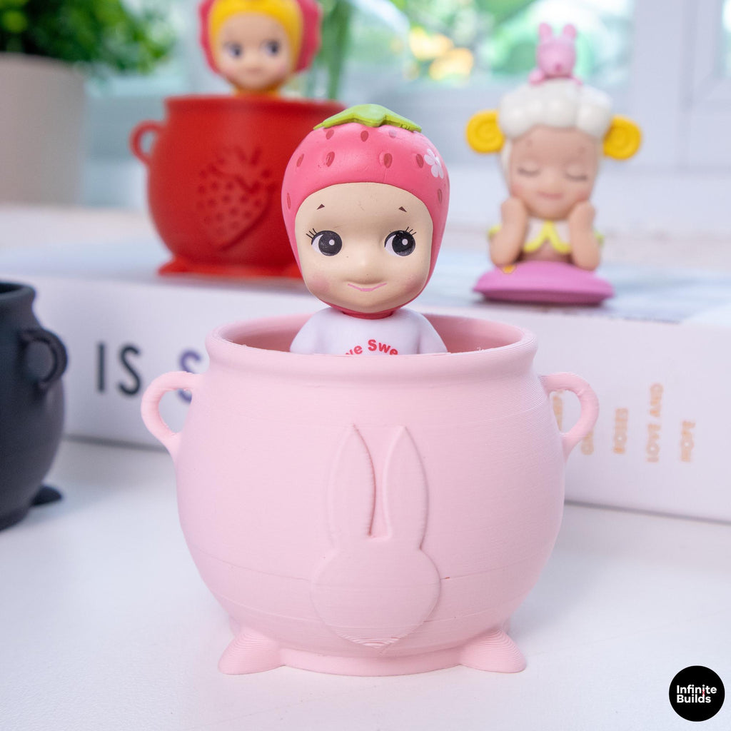 Sonny Angel Cauldron Display | 1:12 Scale | 3D Printed Mini Pot | Kawaii Desk Decor | Smiski Furniture Style | Gift for Collectors