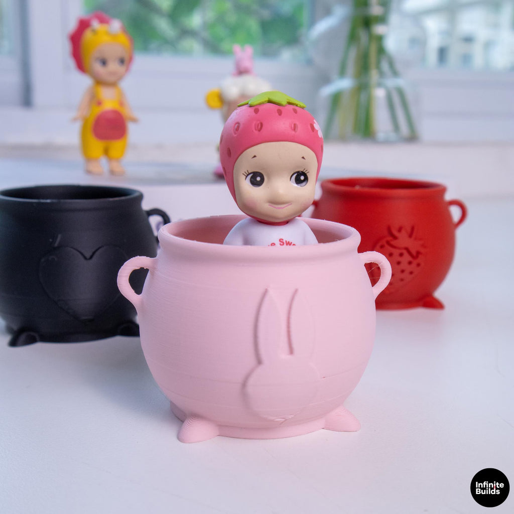 Sonny Angel Cauldron Display | 1:12 Scale | 3D Printed Mini Pot | Kawaii Desk Decor | Smiski Furniture Style | Gift for Collectors