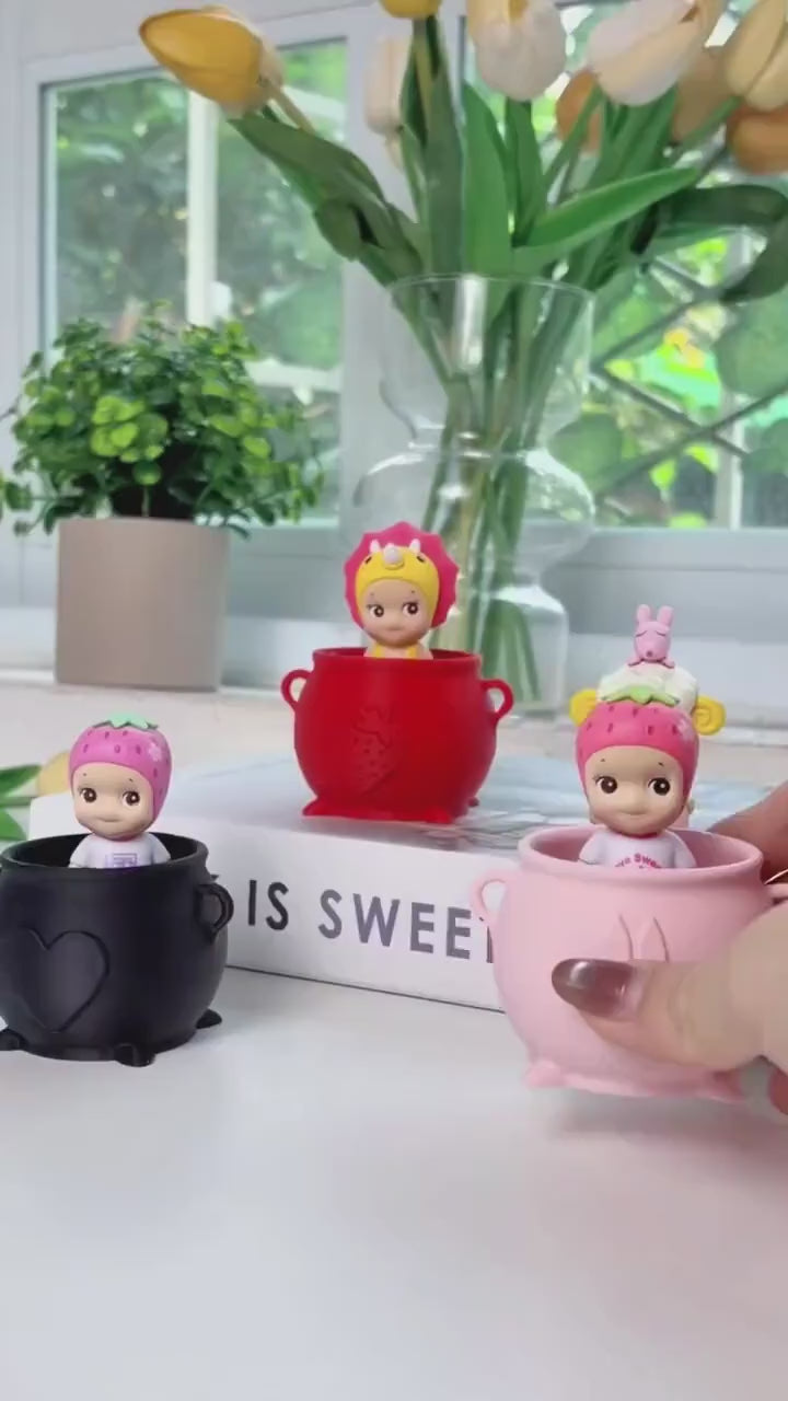 Sonny Angel Cauldron Display | 1:12 Scale | 3D Printed Mini Pot | Kawaii Desk Decor | Smiski Furniture Style | Gift for Collectors