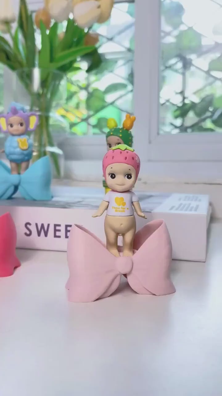 Sonny Angel Bow Tie Display Stand | 1:12 Scale | 3D Printed Mini Holder | Kawaii Desk Decor | Smiski Furniture Style | Gift for Collectors